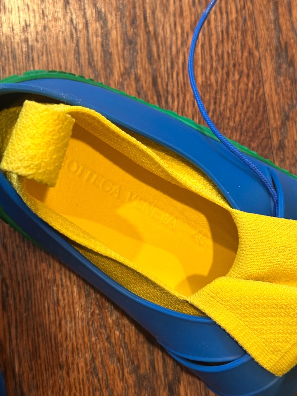 Bottega Veneta Rubber Green & Blue Lace-Up Water Shoes - Picture 9 of 9